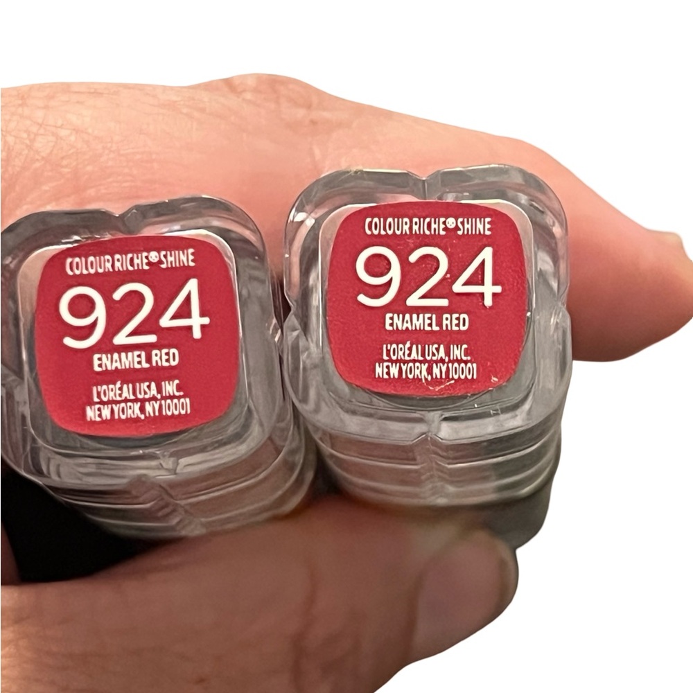 L'Oreal Colour Riche Shine Lipstick - Bold Enamel Red 924 2 pack